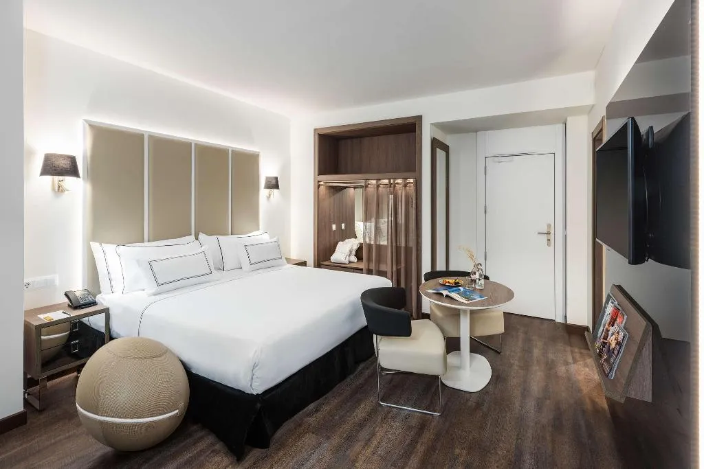 TRIPLE STANDARD Room, Melia Madrid Serrano, Madrid