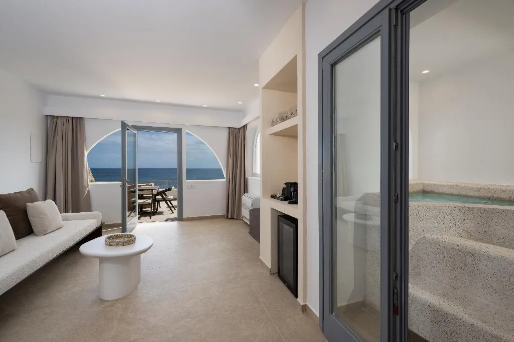 SUITE WITH VIEWS Room, Aelia Thalassa, Santorini