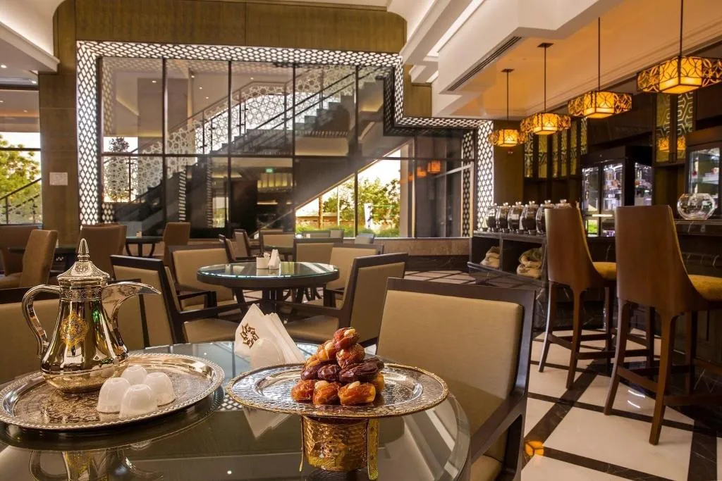 Bar, Ayla Grand Hotel, Abu Dhabi