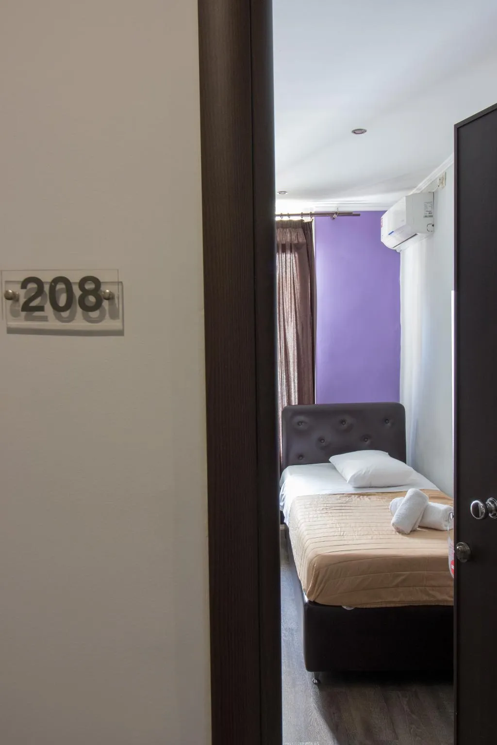 Room, Cosmopolit, Athens