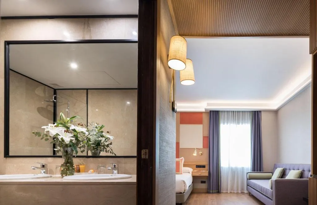 FAMILY ROOM WITH DOUBLE BED Room, Principe Pio, Madrid