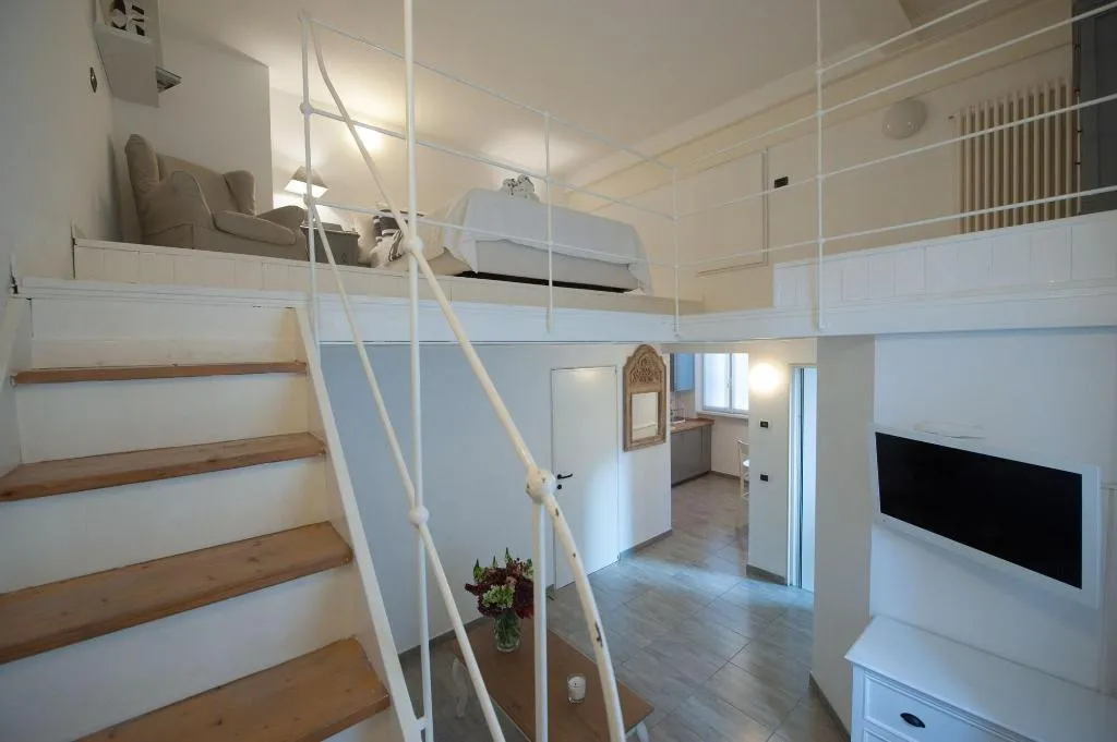 Room, Thea Monza, Milan