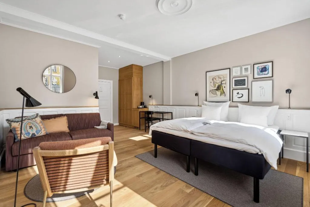JUNIOR SUITE KING SIZE BED Room, Kong Arthur, Copenhagen