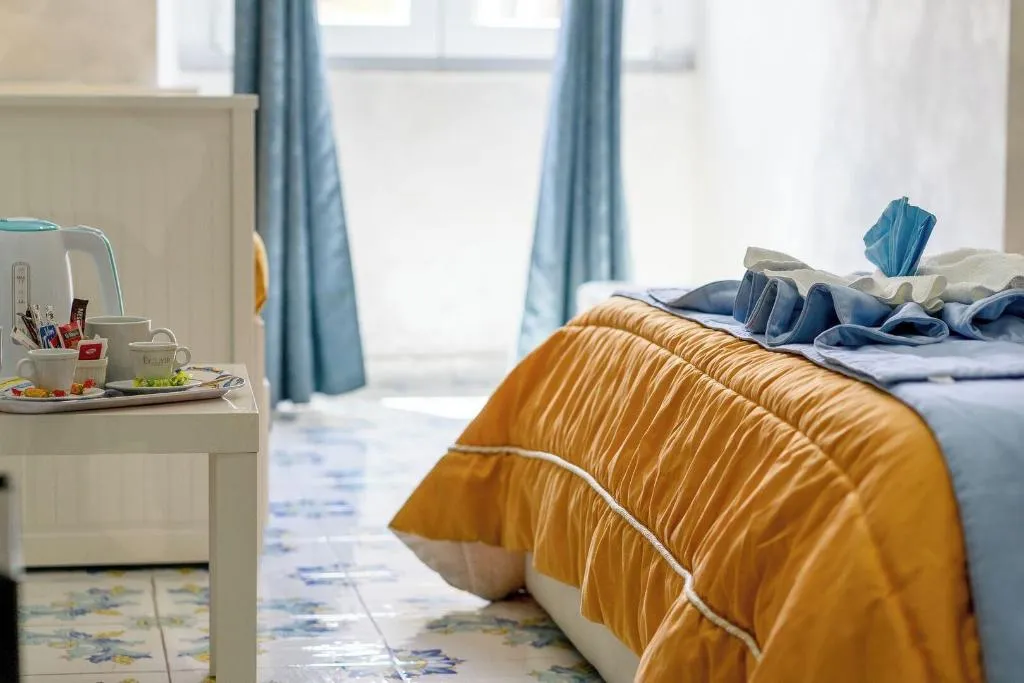 Room, Alma Adry, Naples