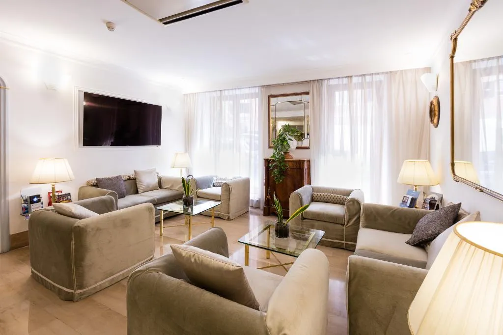 Lobby, Hotel Cecil, Rome