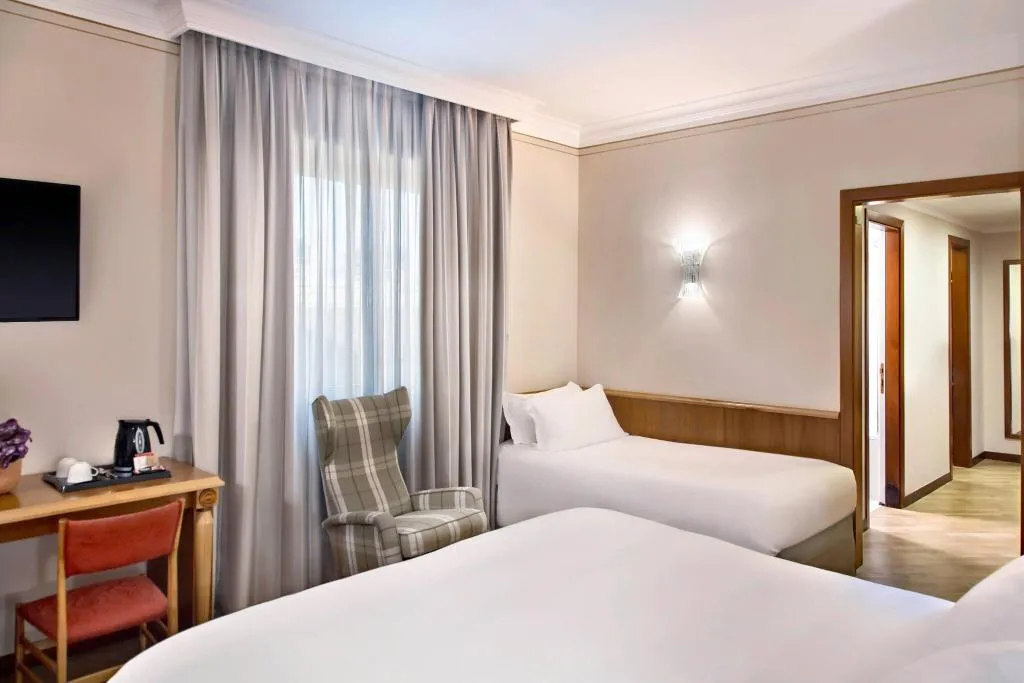 DOUBLE DELUXE KING BED Room, Renaissance Naples Mediterraneo, Naples