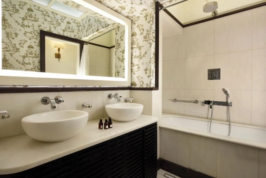 DOUBLE DELUXE WITH VIEWS Room, San Firenze Suites And Spa, Florence
