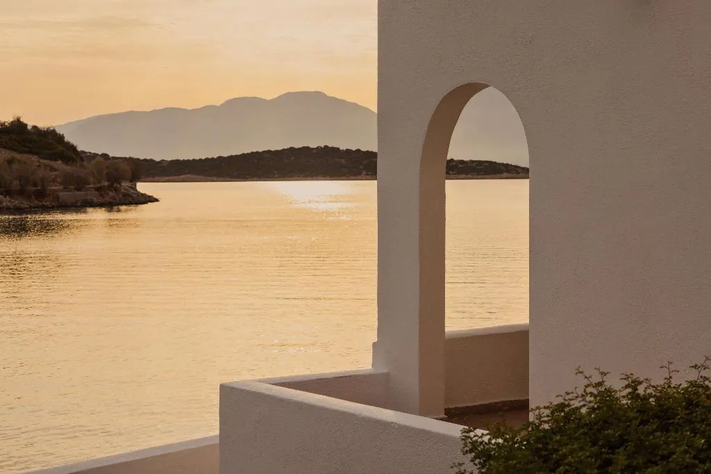 Room, Minos Beach Art Hotel, a Member of Design Hotels, Crete