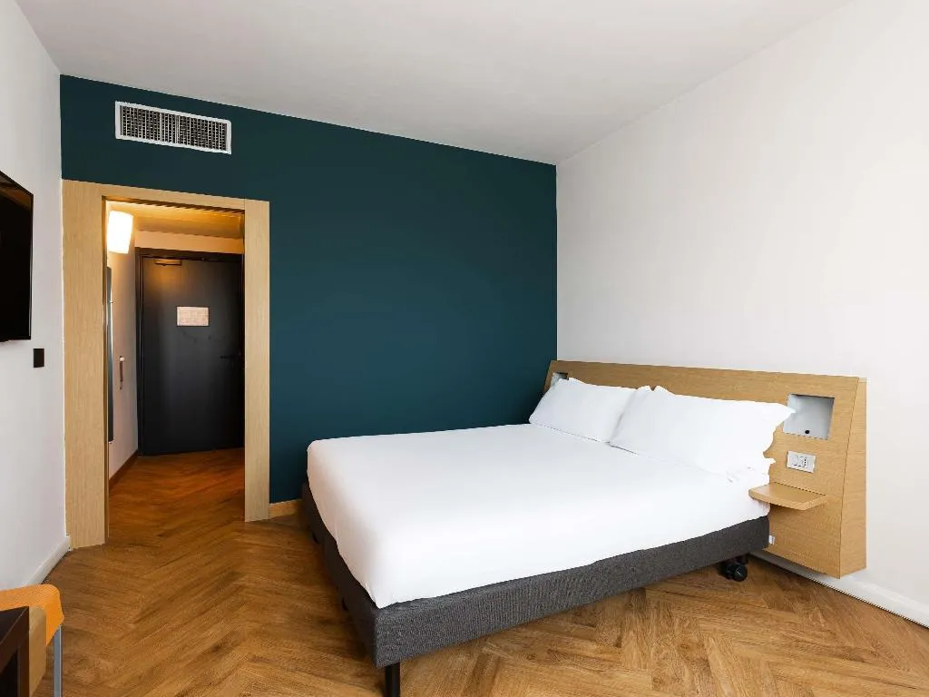 DOUBLE Accessible Room, Novotel Caserta Sud, Naples