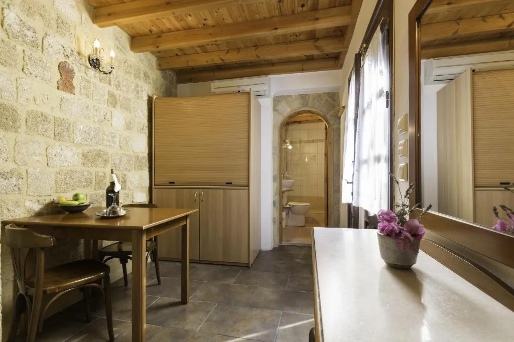 Room, Camelot, Rhodes
