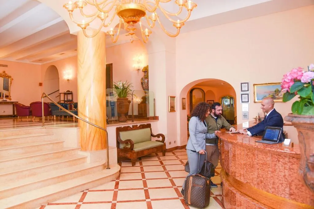 Lobby, Antiche Mura, Naples