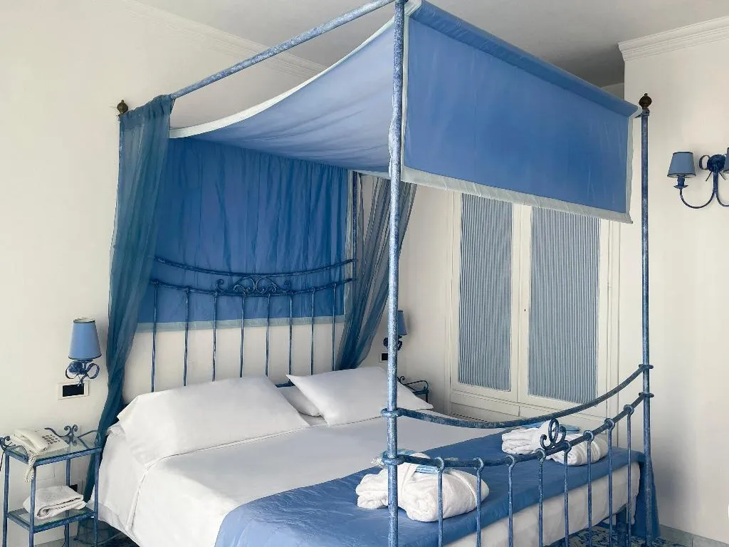 Room, Hotel Regina Cristina Capri, Naples