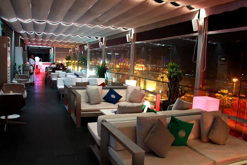 Bar, Hues Boutique, Dubai