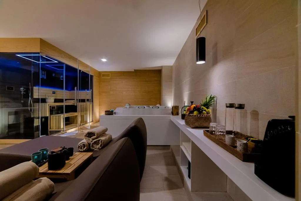 Sports and Entertainment, Cumeja Beach Club & Hotel, Naples