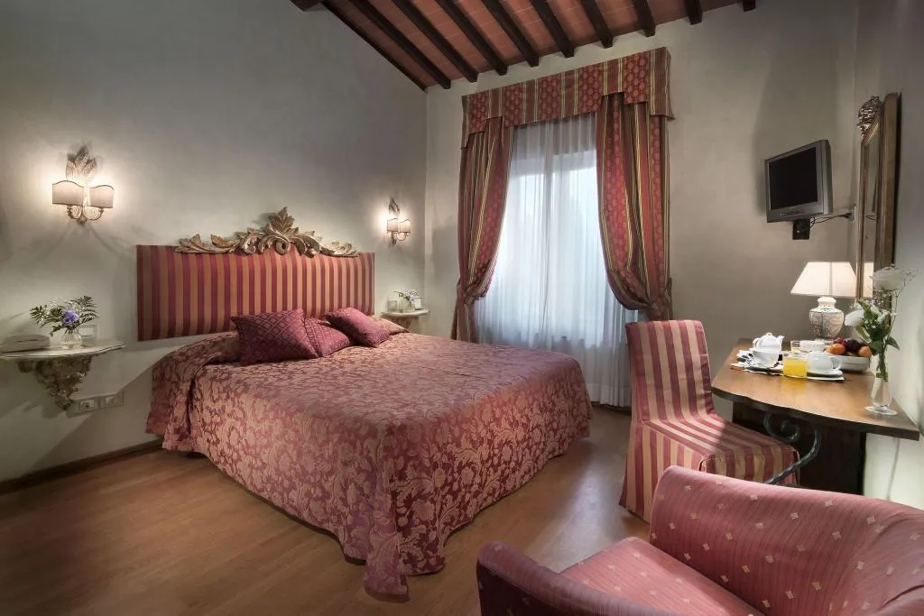DOUBLE ONE BED Room, Villa Casagrande, Florence