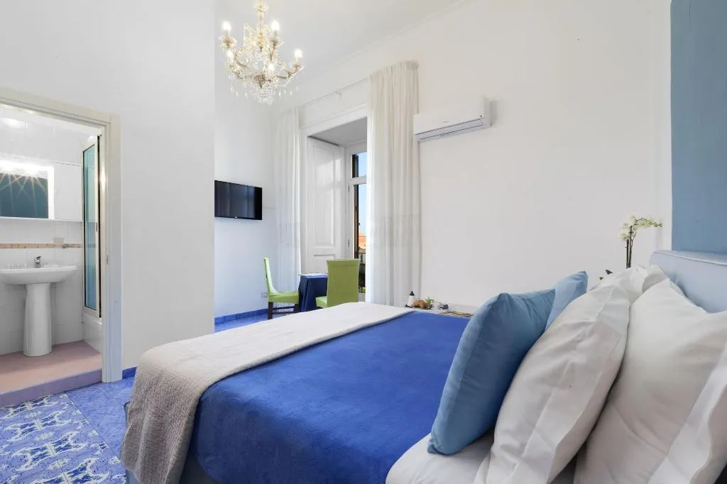Room, Piazza Tasso B B, Naples