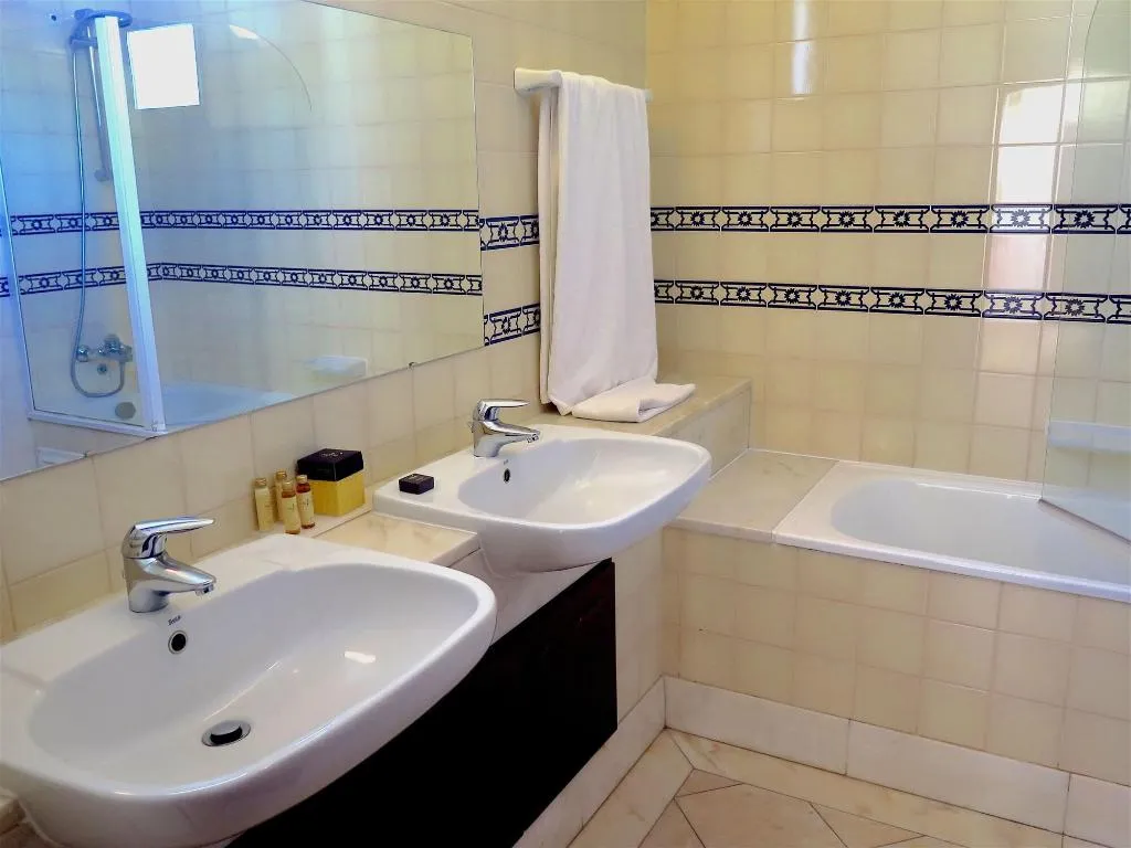 Room, Pine Cliffs Village & Golf Suites, Algarve