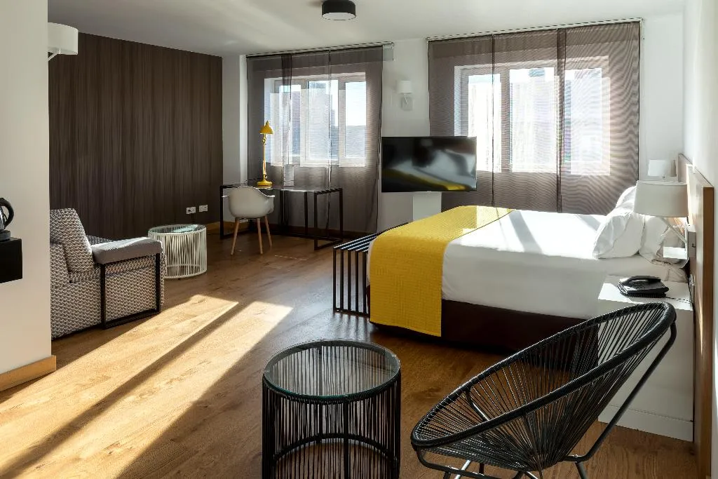 JUNIOR SUITE CAPACITY 3 Room, Rafaelhoteles Atocha, Madrid