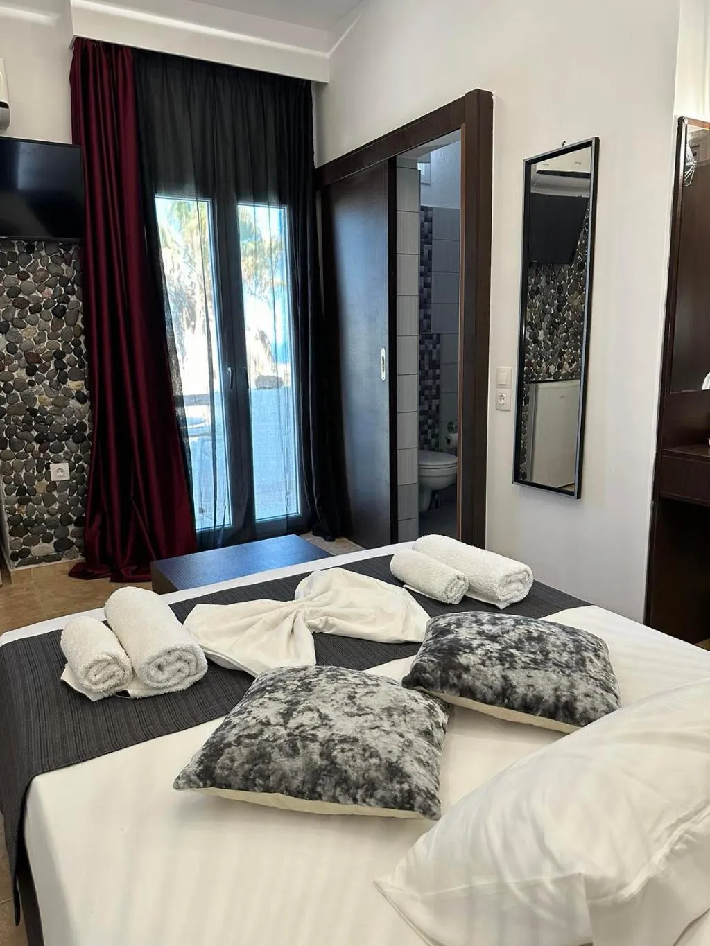 Double or Twin STANDARD Room, Villa Livadaros, Santorini