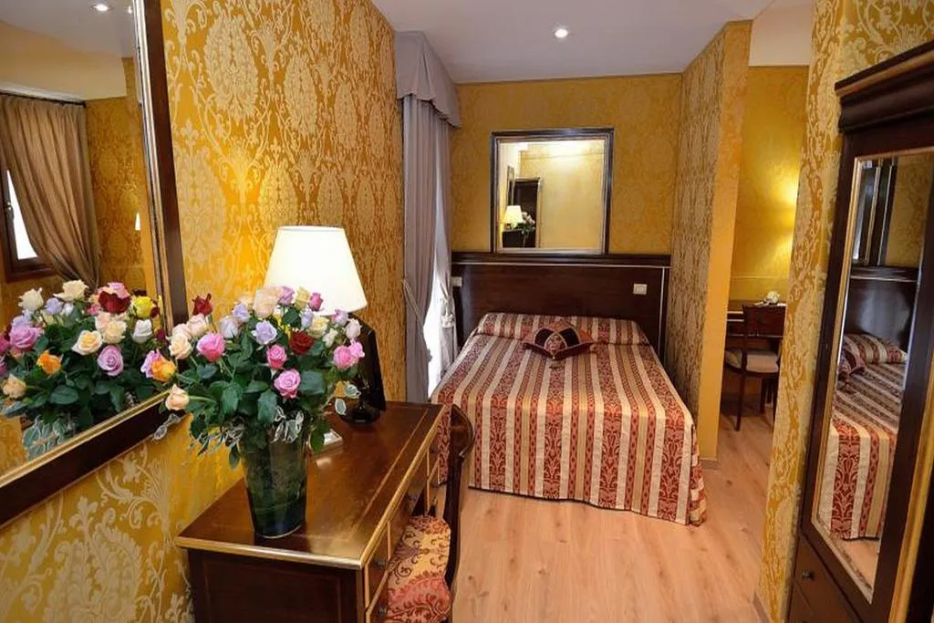 Room, Residenza Goldoni, Venice