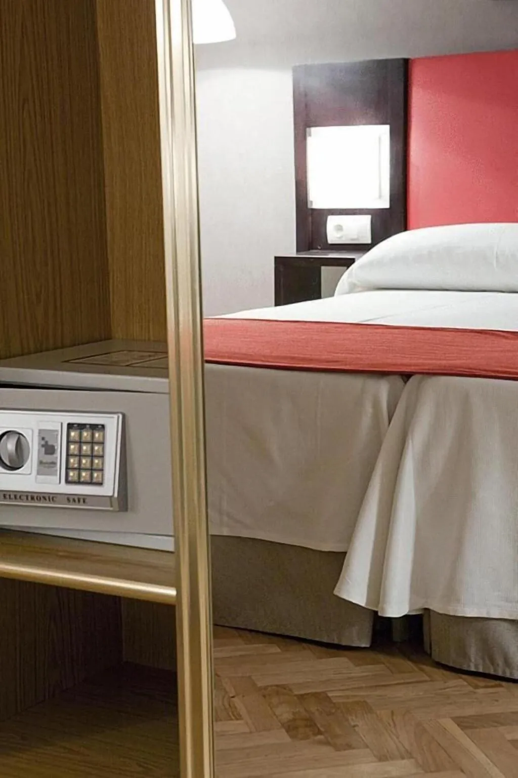 Room, Hostal Carlos III, Madrid