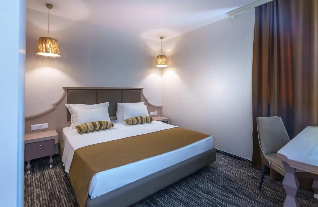 JUNIOR SUITE STANDARD Room, Cronwell Platamon Resort, Thessaloniki