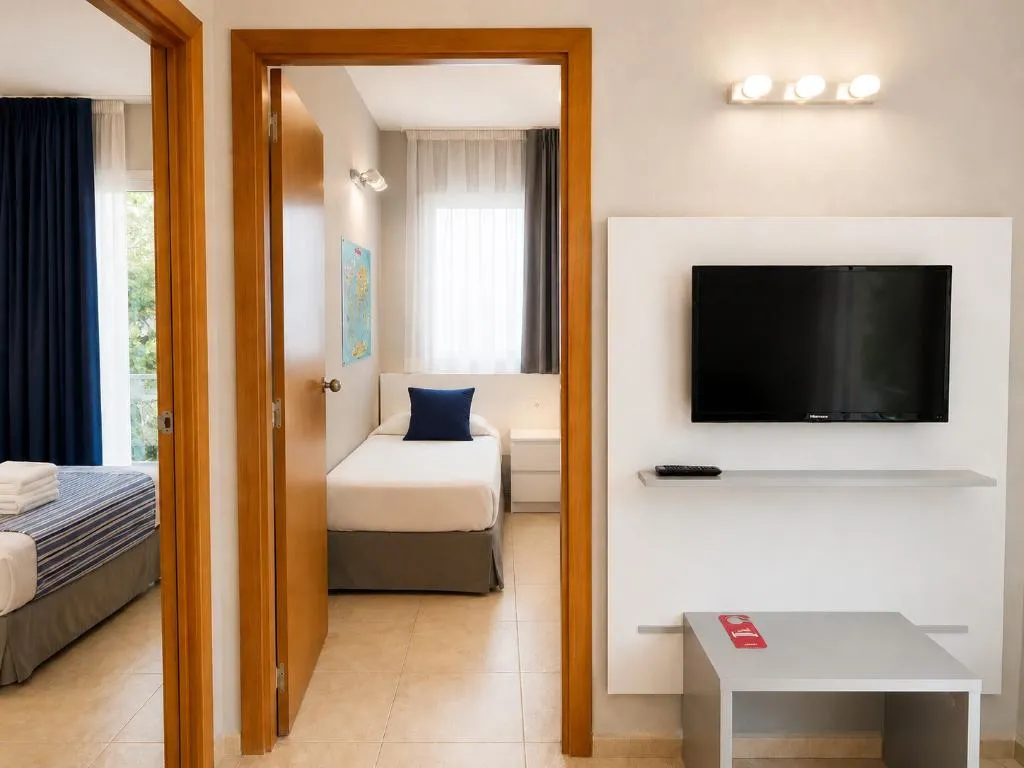 APARTMENT TWO BEDROOMS Room, SunClub Salou, Costa Dorada