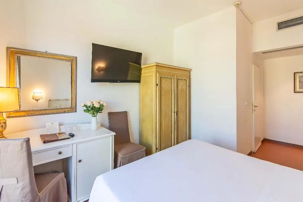 DOUBLE WITH VIEWS Room, Machiavelli Palace, Florence