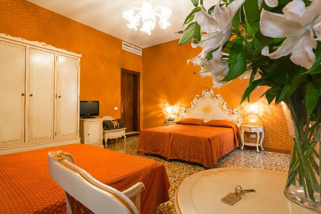 JUNIOR SUITE CAPACITY 4 Room, Palazzo Guardi, Venice