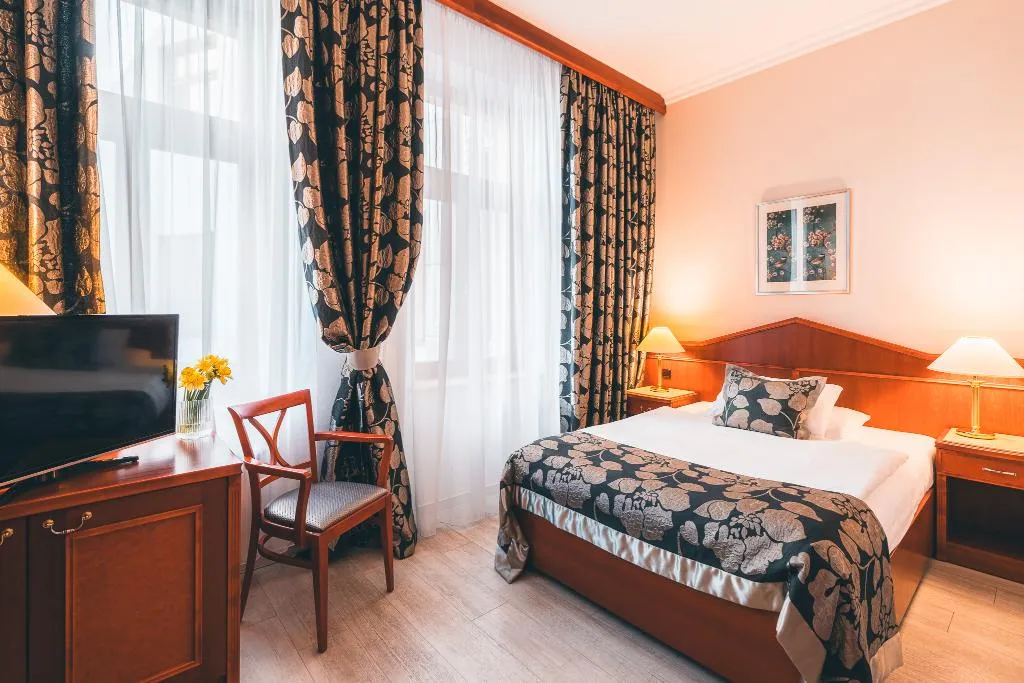 SINGLE STANDARD Room, Carlton Hotel Prague, Prague