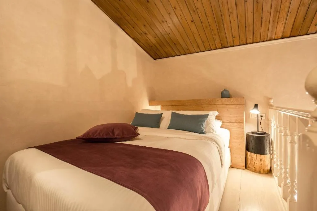 Room, J&G Suites, Crete