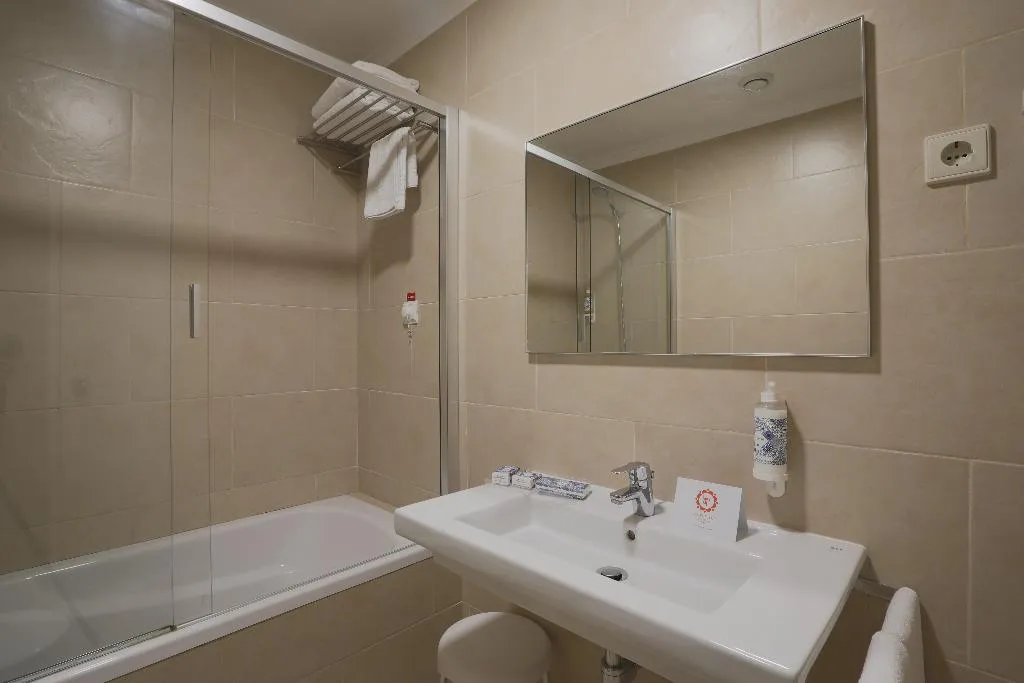 TRIPLE STANDARD Room, D. Luis - Coimbra, Porto