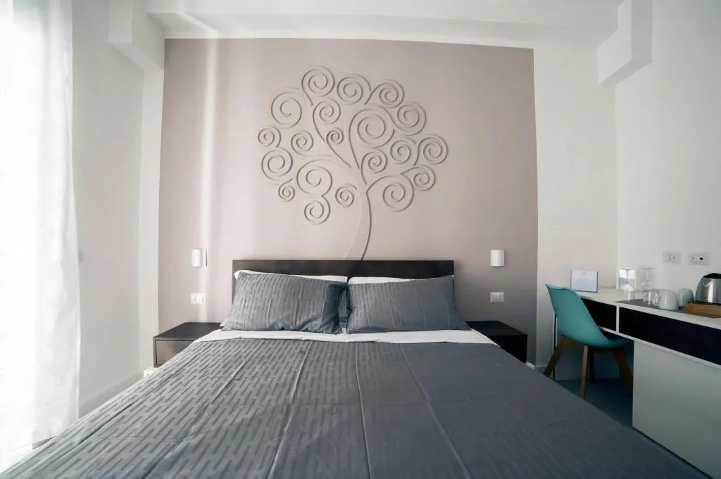 Room, Dada Suite, Naples