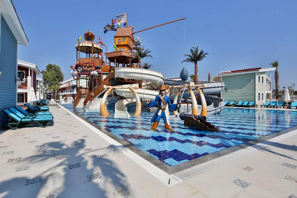 Pool, Crystal World Of Colours Comfort Collection, Antalya