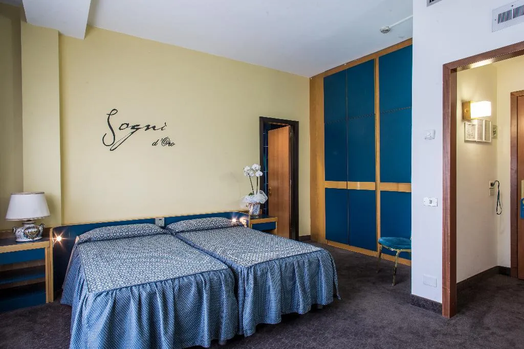 DOUBLE STANDARD Room, Mirage, Florence