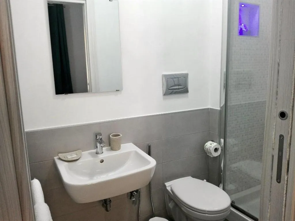 Room, Lotus Roma, Rome