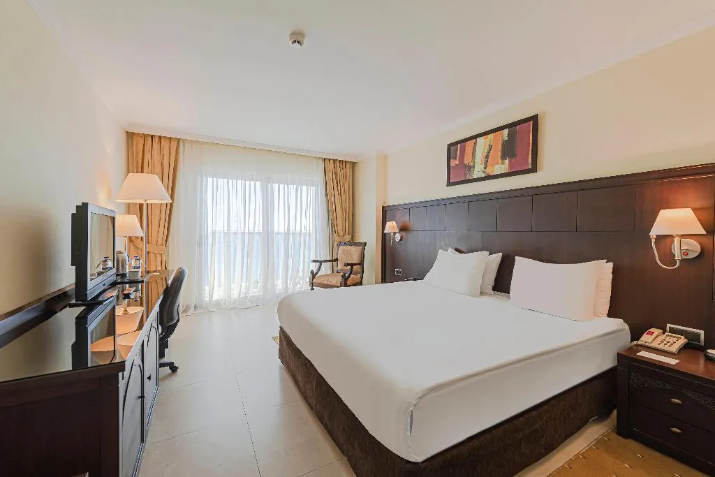 DOUBLE SEA FRONT Room, Crowne Plaza Antalya, Antalya