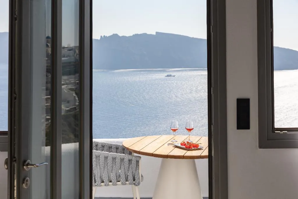 DOUBLE WITH JACUZZI Room, IKIES Santorini, Santorini