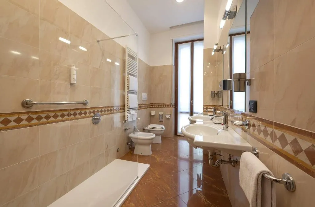 TRIPLE STANDARD Room, Lancaster Hotel, Milan