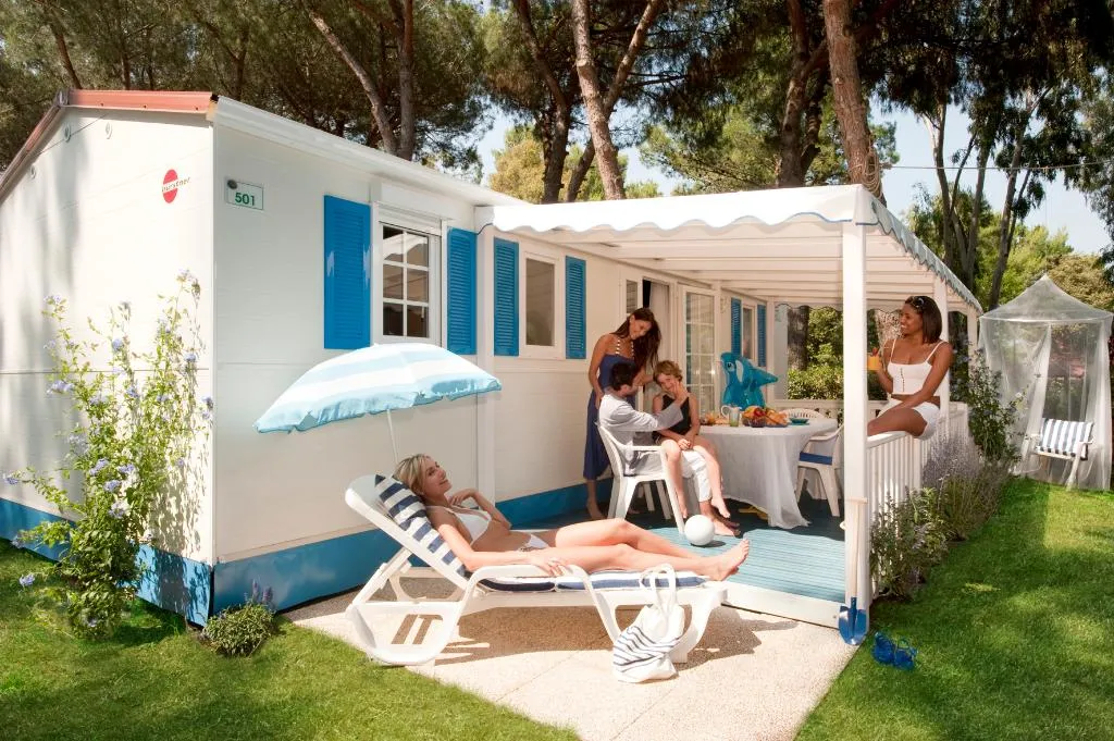 BUNGALOW CAPACITY 6 Room, Baia Domizia Camping Village, Naples