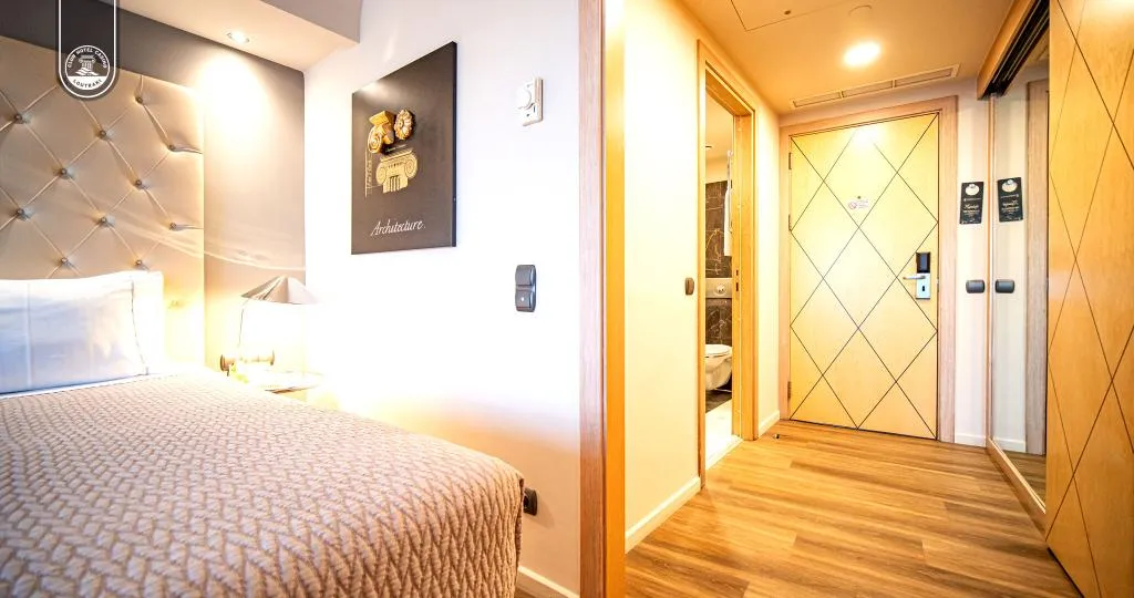 Double or Twin EXECUTIVE MOUNTAIN VIEW Room, Club Hotel Casino Loutraki, Kalamata