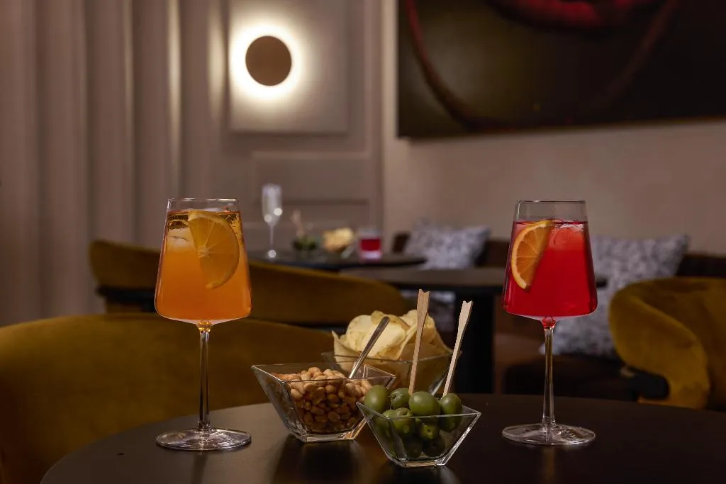 Bar, Borghese Contemporary Hotel, Rome