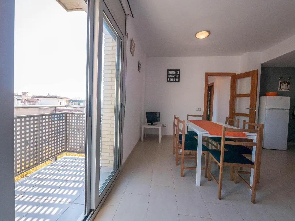 APARTMENT CAPACITY 6 TWO BEDROOMS Room, Apartaments AR Espronceda, Costa Brava