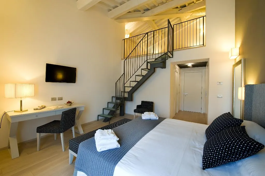 FAMILY ROOM CAPACITY 5 Room, Relais dell Olmo, Perugia