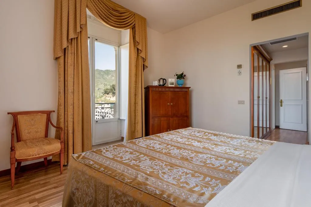 Double or Twin LUXURY SEA VIEW Room, Excelsior Palace, Taormina