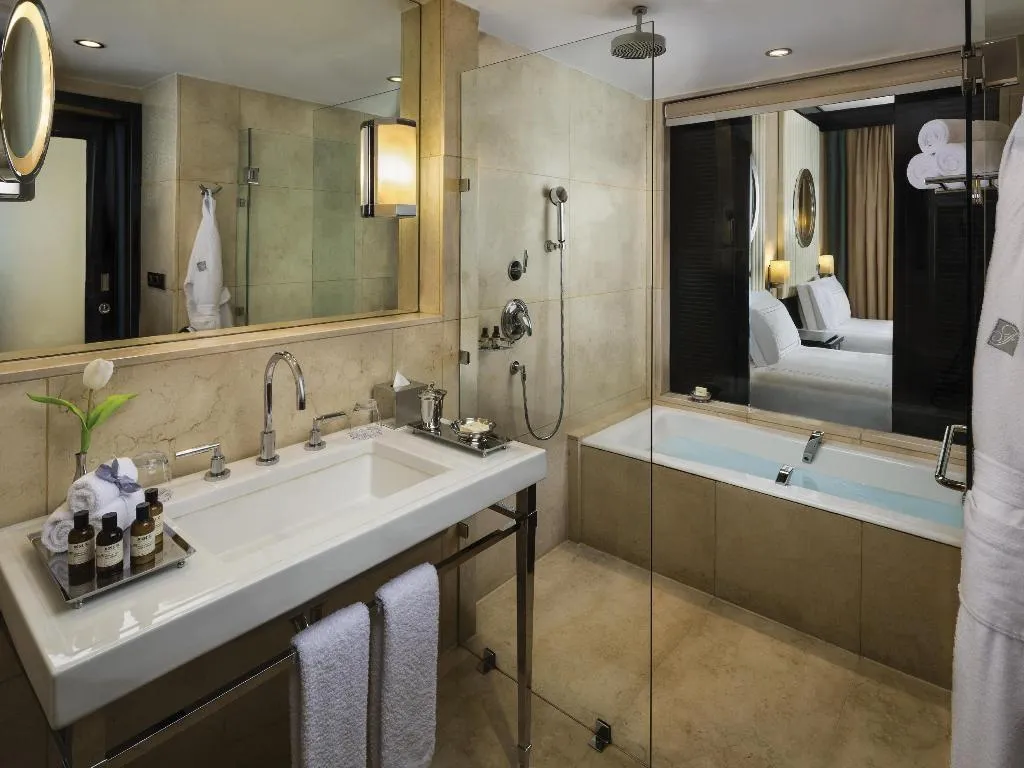 Double or Twin DELUXE PREMIER Room, Fairmont Nile City, Cairo