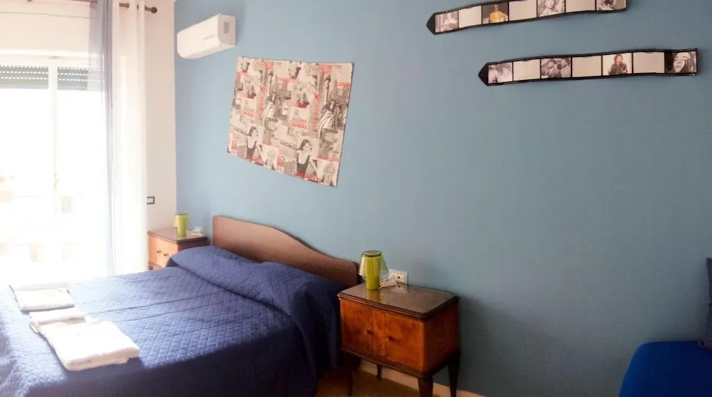 Room, B&B Bibliotechina, Naples
