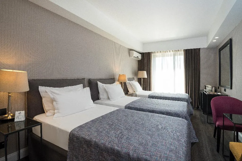 TRIPLE CLASSIC Room, Astor Hotel Athens, Athens