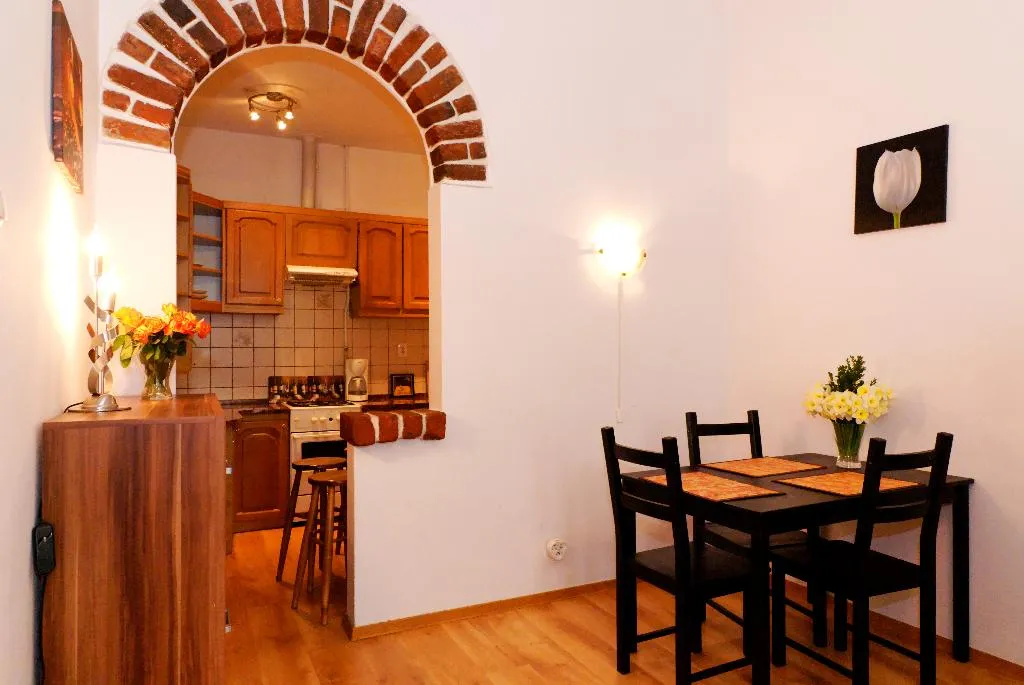 APARTMENT CAPACITY 5 TWO BEDROOMS Room, P&J Tourist Apartments, Krakow