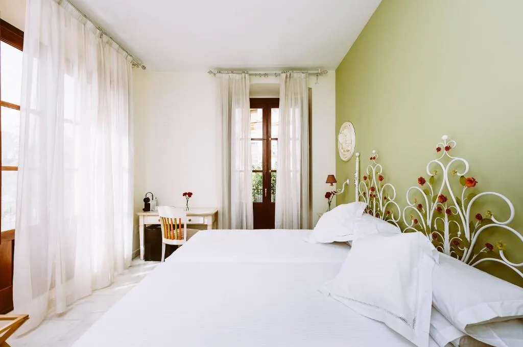DOUBLE SUPERIOR Room, Basic  Hotel Doña Manuela, Seville